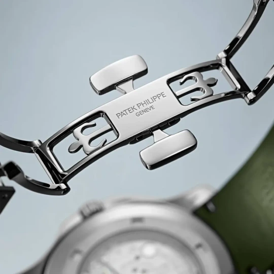 Aquanaut Khaki Green watch
