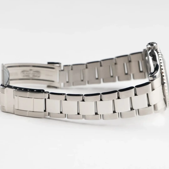 Yacht-Master 40 16622 Platinum Silver Dial Watch